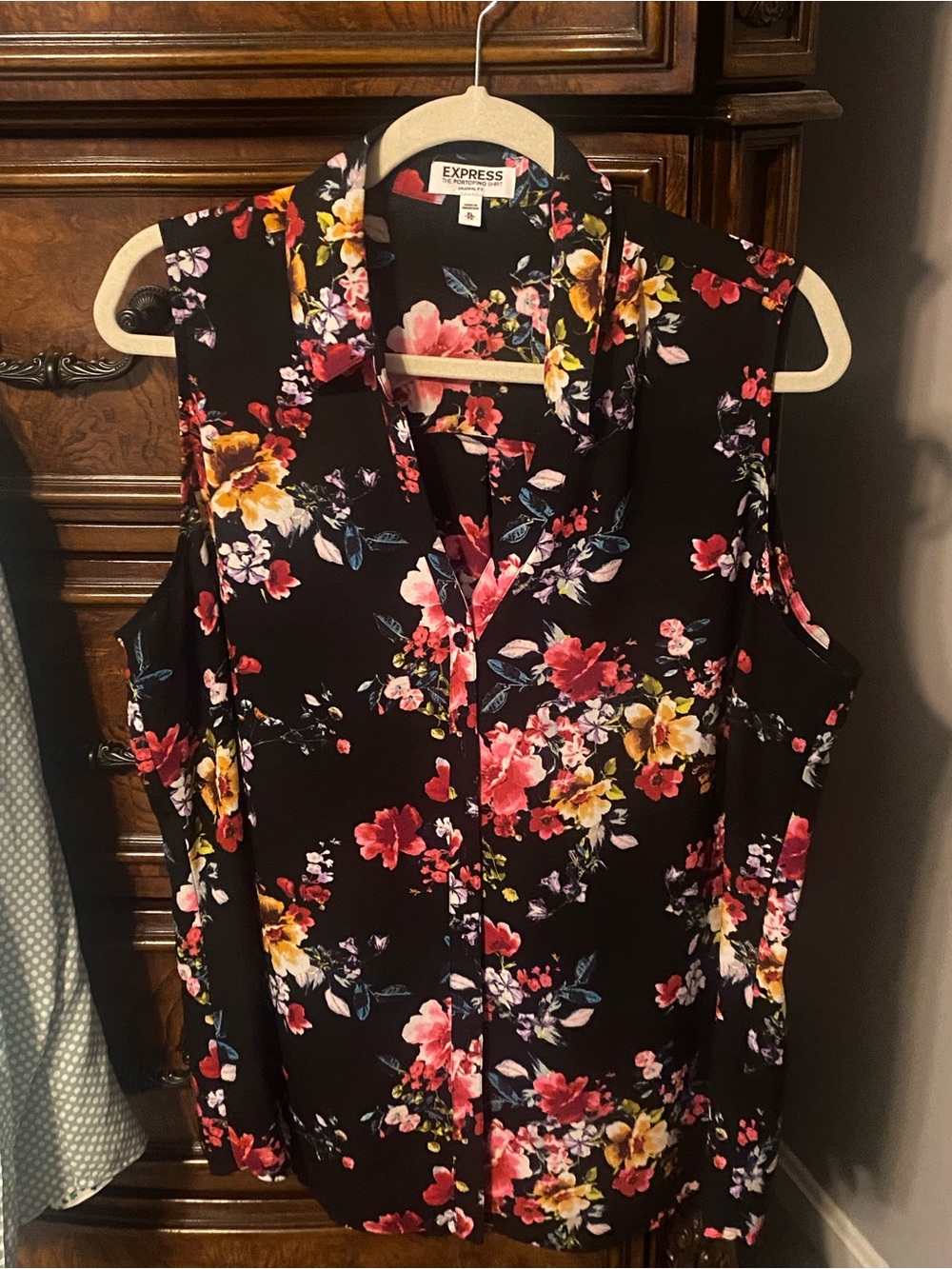 Express rare floral print portofino sleeveless blouse